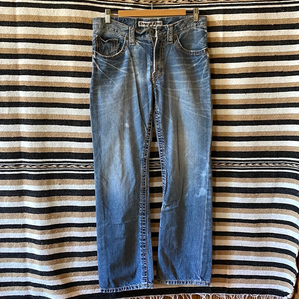 Express Men’s Distressed Kingston Classic Fit Bootcut Jeans, 30 x 32